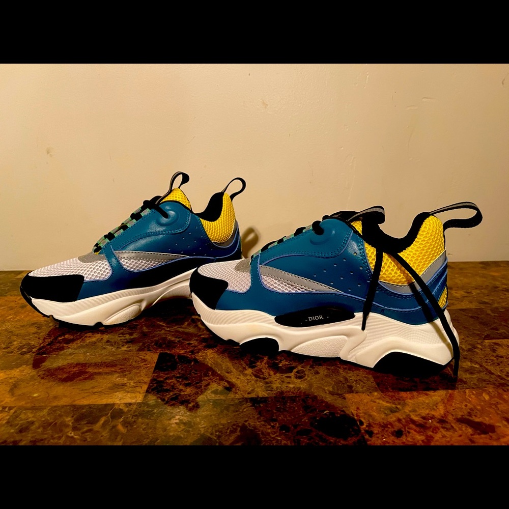 Cristian Dior B-22 runners